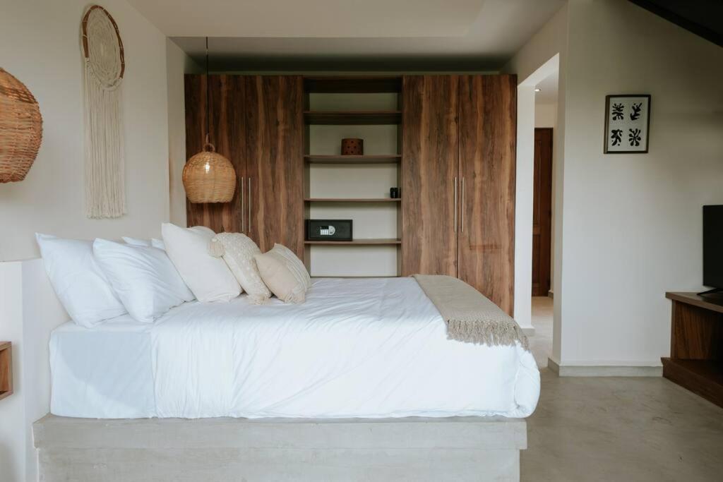 Cute Boho Penthouse 2 Bedroom *