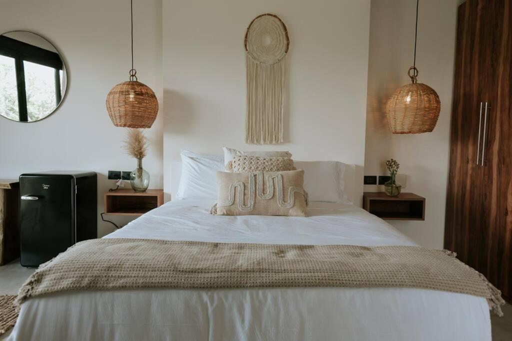 Cute Boho Penthouse 2 Bedroom Apartment *
