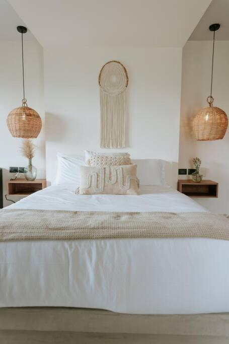Cute Boho Penthouse 2 Bedroom Apartment *