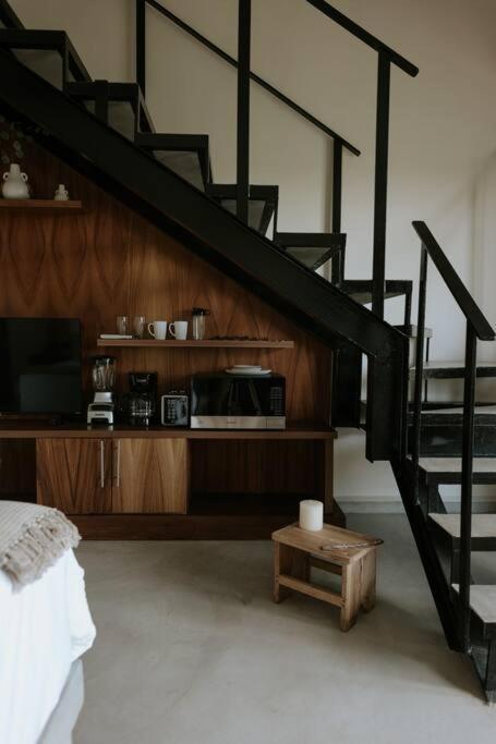 Cute Boho Penthouse 2 Bedroom *